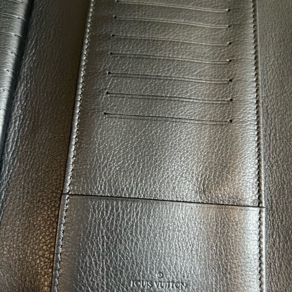 AUTHENTIC LIKE NEW LV AMELIA NOIR MAHINA WALLET - Picture 6 of 9